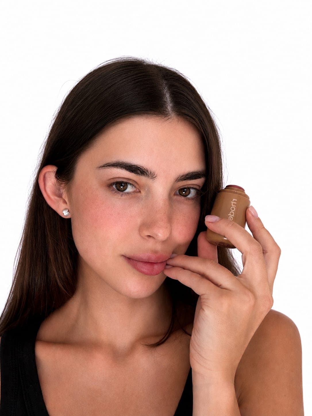 Studyjne ujęcie beauty z produktem